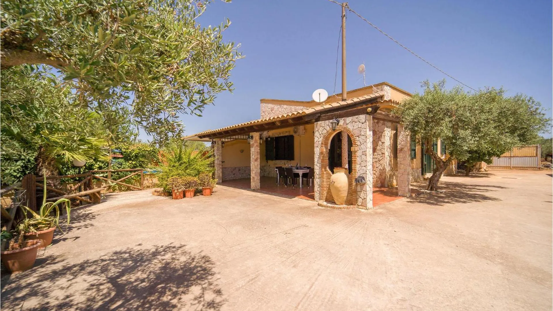 3 Bedroom Nice Home In Menfi contacts