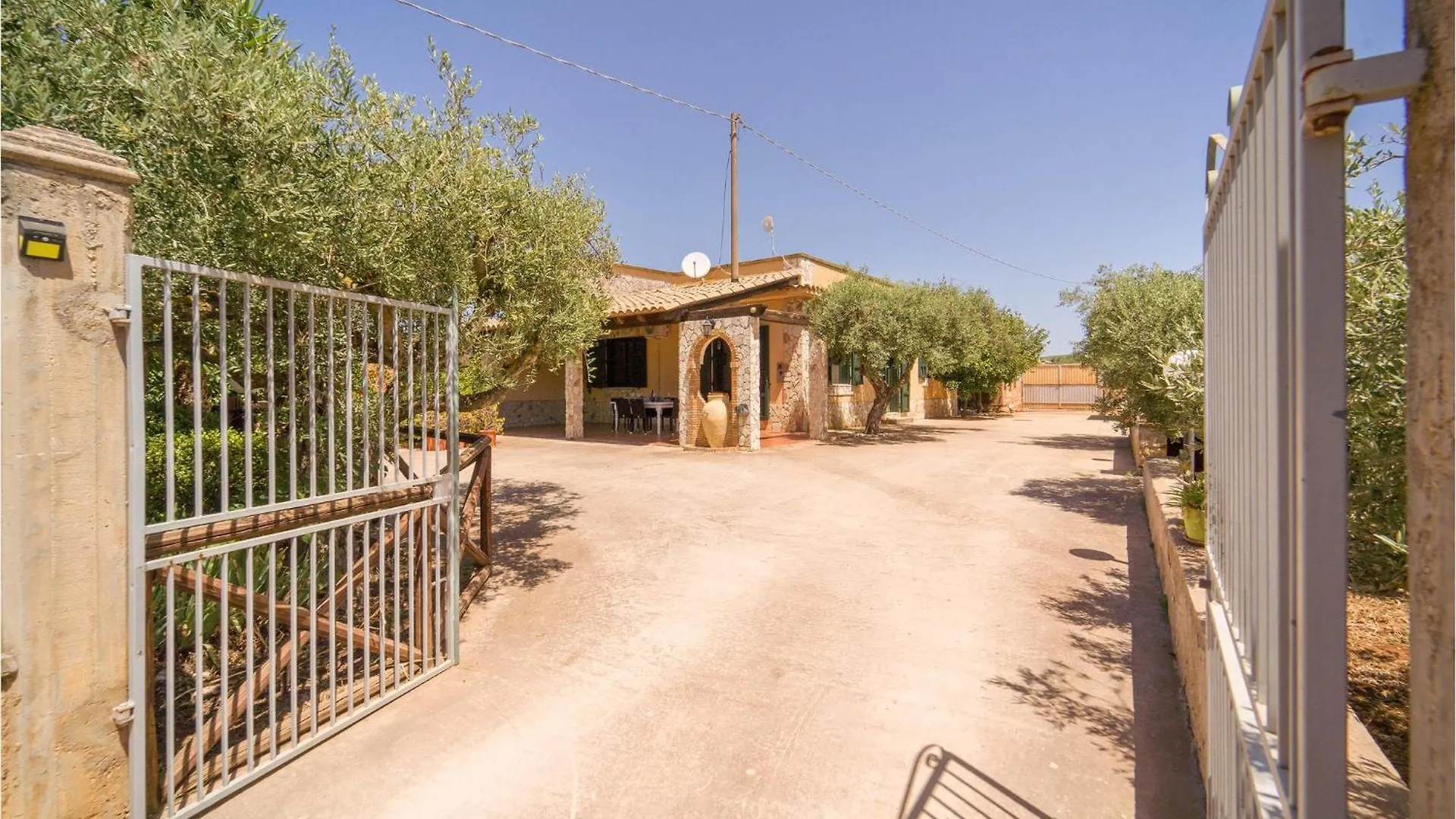 3 Bedroom Nice Home In Menfi Holiday home